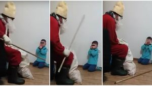 VIDEO / Imagini revoltătoare în Bistriţa-Năsăud! Un copil a fost umilit de un bărbat deghizat în Moş Nicolae