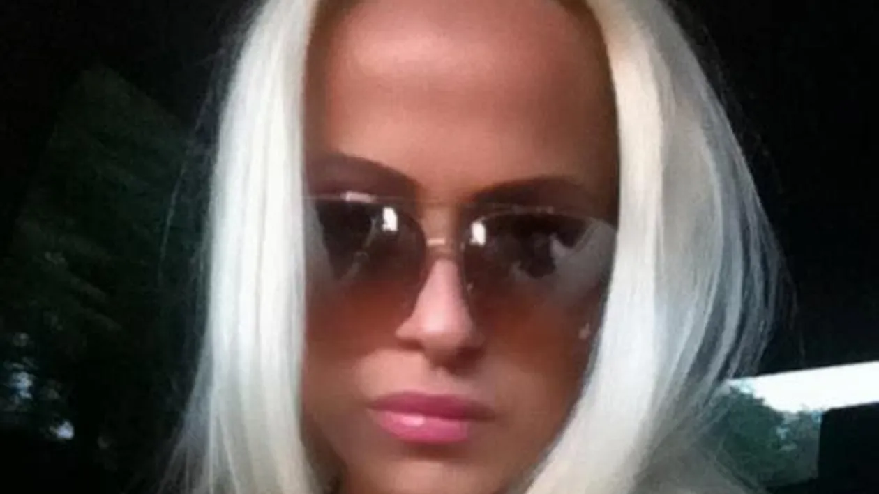 A simtit ca ceva nu e in regula! Contrariata de comportamentul lui, Anda Adam l-a urmarit pe Victor Slav si l-a prins cu alta!