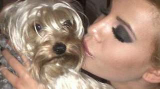 Uite ce pufosenie blonda are Marina Dina! Ce crezi, este culoarea lui naturala?