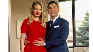 Însărcinată cu gemene, Valentina Pelinel a avut parte de o super supriză în weekend. “Așa cum am visat!” Cu cine s-a fotografiat blondina