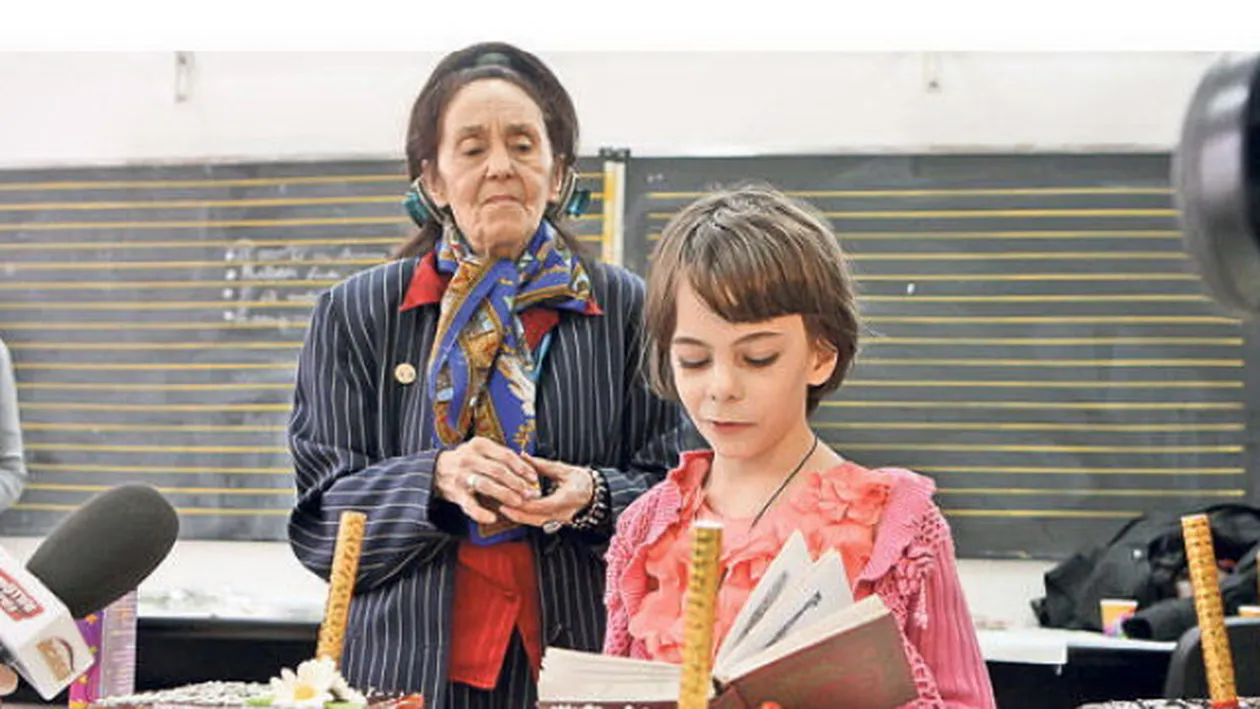 Soc si groaza! Fetita Adrianei Iliescu invata la scoala in care elevele sunt fotografiate de profesor in toaleta