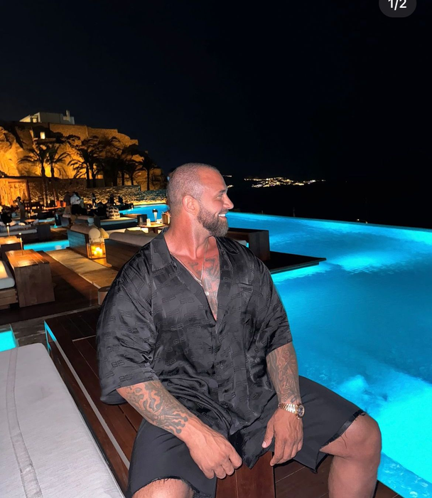 Alex Bodi a ”fugit” în Marbella să-l vadă pe 50 Cent! Rapperul a susținut un concert în România, dar musculosul n-a stat cu oamenii de rând. VIDEO
