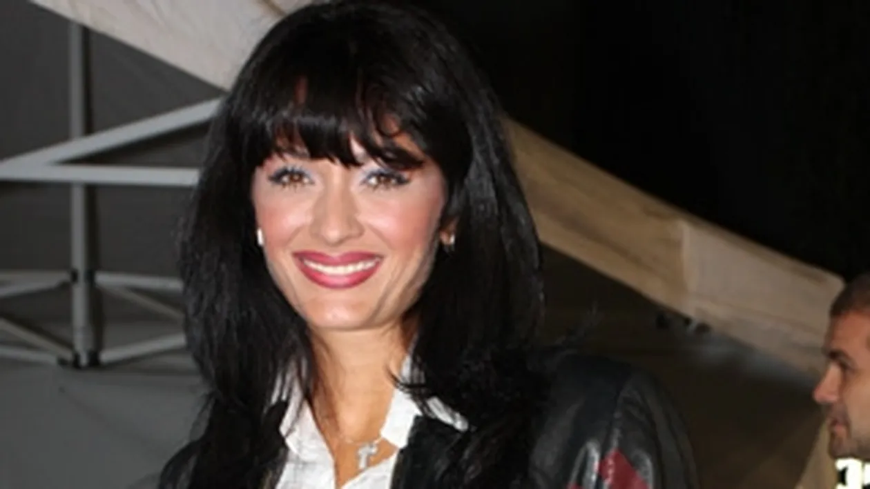 Anca Turcasiu: De ani de zile ma lupt cu kilogramele in plus