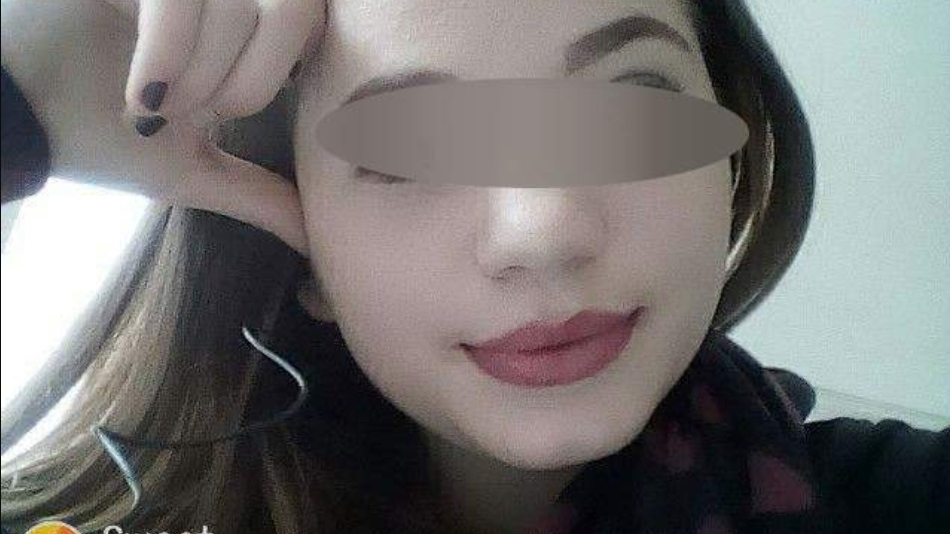 Ea e Nicoleta, fata de 15 ani din Suceava care s-a spânzurat de teama că părinţii ar afla că e însărcinată. Mesajul dureros postat de sora ei