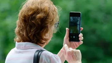 Metoda banală prin care a fost păcălită o bătrână din Botoșani. Cum a rămas fără câteva zeci de mii de lei