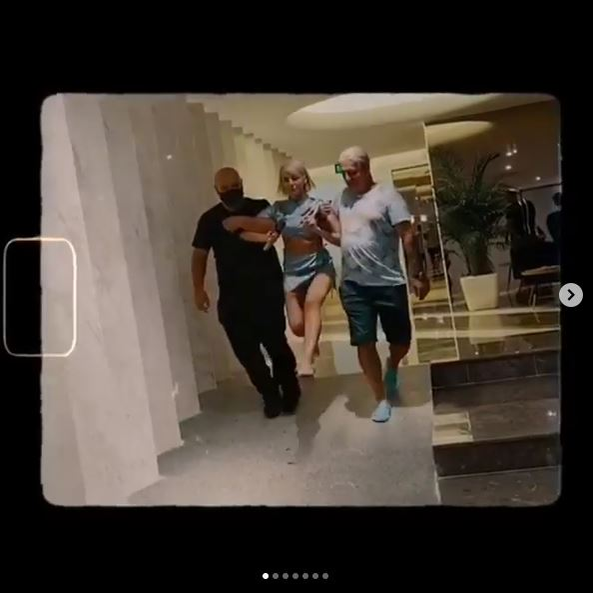 Lidia Buble a încins Instagram-ul după ce a ridicat picioarele în timp ce purta o fustă mini! Are sau nu lenjerie intimă?!