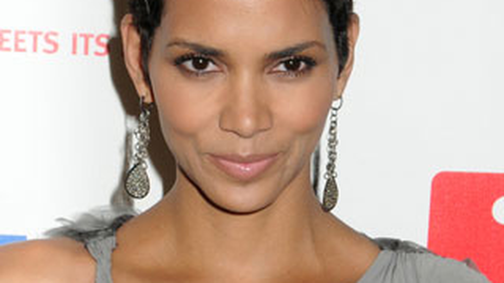 Halle Berry e din nou singura