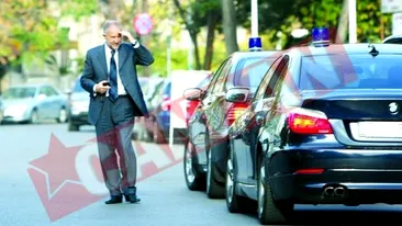 Oamenii lui Iliescu ii saluta pana si masina
