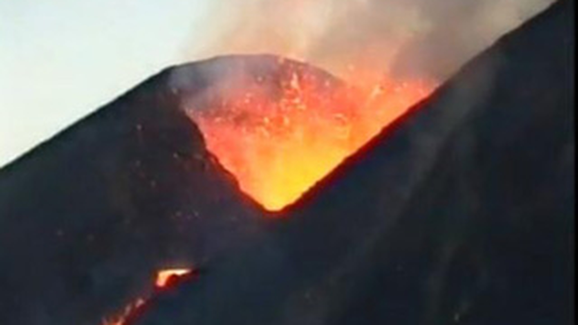 Evacuari de urgenta din cauza eruptiei unui vulcan in Islanda!