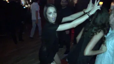 Andreea Tivadar si Andra Iacob s-au pipait in vazul tuturor! Fetele s-au “rupt” pe muzica house spre disperarea barbatilor!