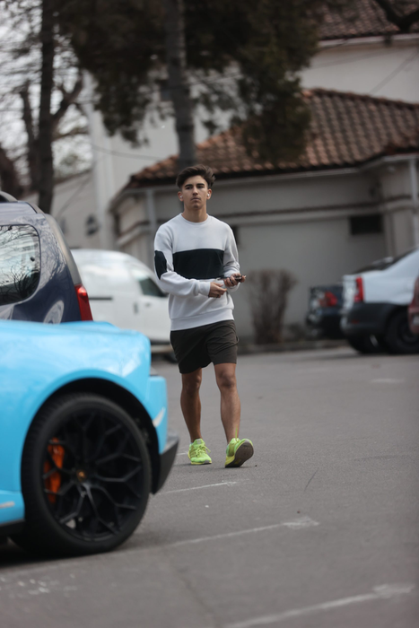 Sebastian Dobrincu se întoarce din parc, după o alergare ușoară (Foto: CANCAN.RO)