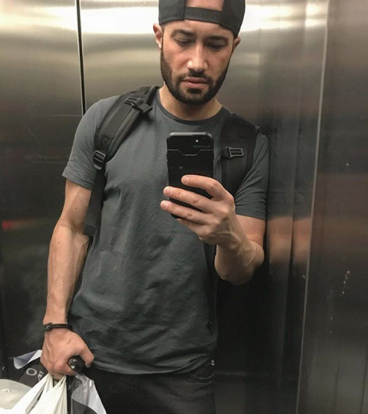 Bendeac, “apucături de jandarm“ pe străzile din Buzău! Reacțiile au apărut imediat: “Ce ai cu fata? Vezi că îi rupi brațul“