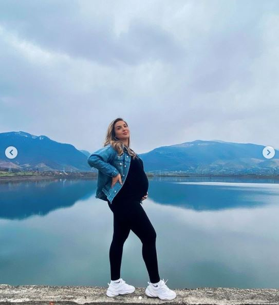Însărcinată în 7 luni, Daniela Iliescu a izbucnit în lacrimi după ce a primit un mesaj despre Culiță Sterp: “Să vezi ce își dorește și omul de lângă tine”. Burtica i-a crescut mult | FOTO