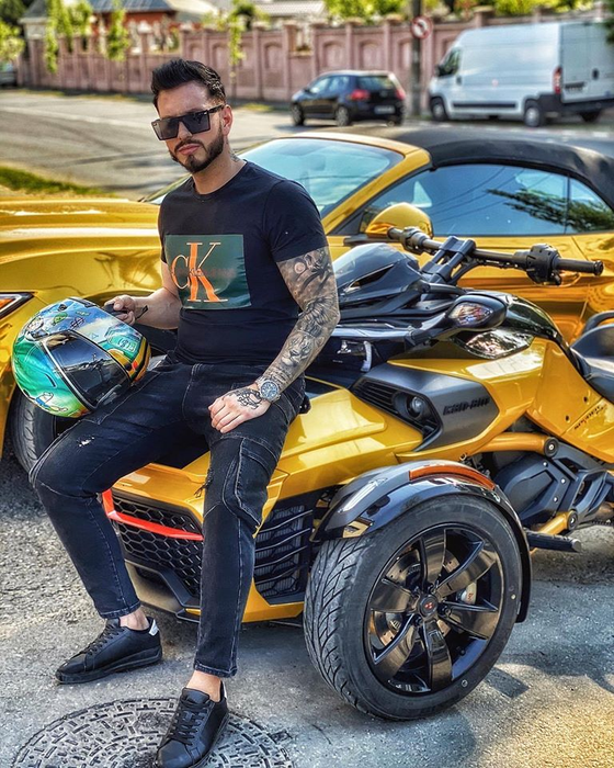 Răspunsul uluitor dat de Rafaelo, după ce s-a spus că face videochat. Din ce produce bani tânărul care a rupt în două Youtube-ul, alături de Vulpița