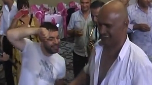 Manelistul a ajuns “la pamant”. Florin Salam a ingenunchiat in fata lui Fane Spoitoru