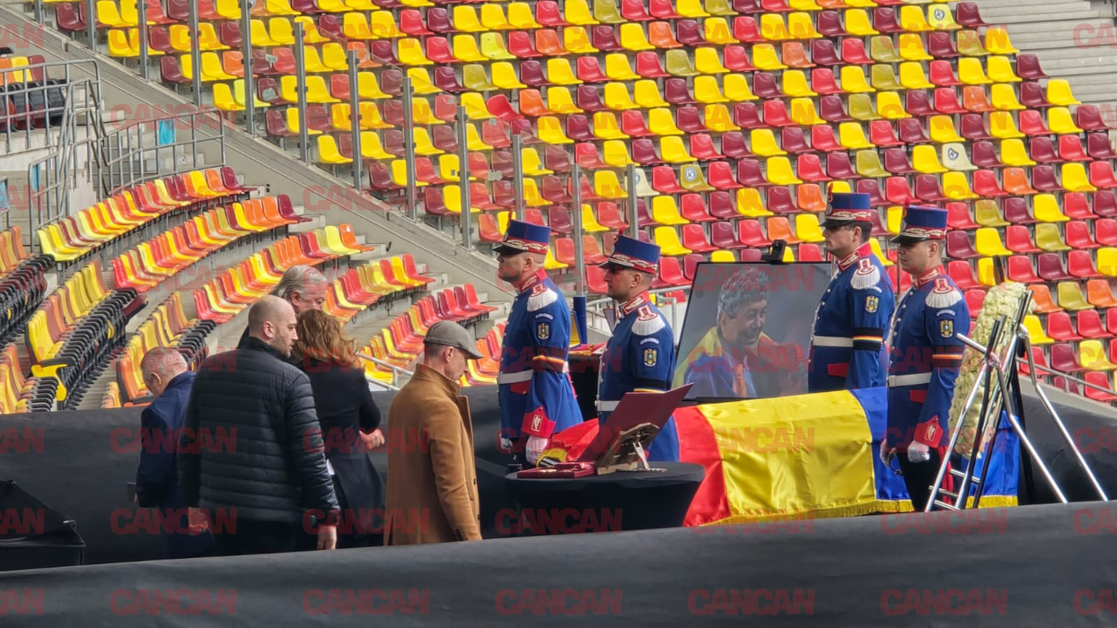Politicieni, foști jucători și sute de fani își iau rămas bun de la Mircea Lucescu. Ultima zi de omagiu pe Arena Națională