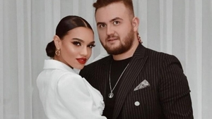 Să fi fost un semn?! Karmen Minune şi Bogdan Căplescu erau căsătoriţi, dar nu au făcut niciodată nunta. Care e motivul