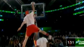 VIDEO Si albii pot sa sara! Vezi cum i-a demonstrat asta un baschetbalist lui P Diddy!