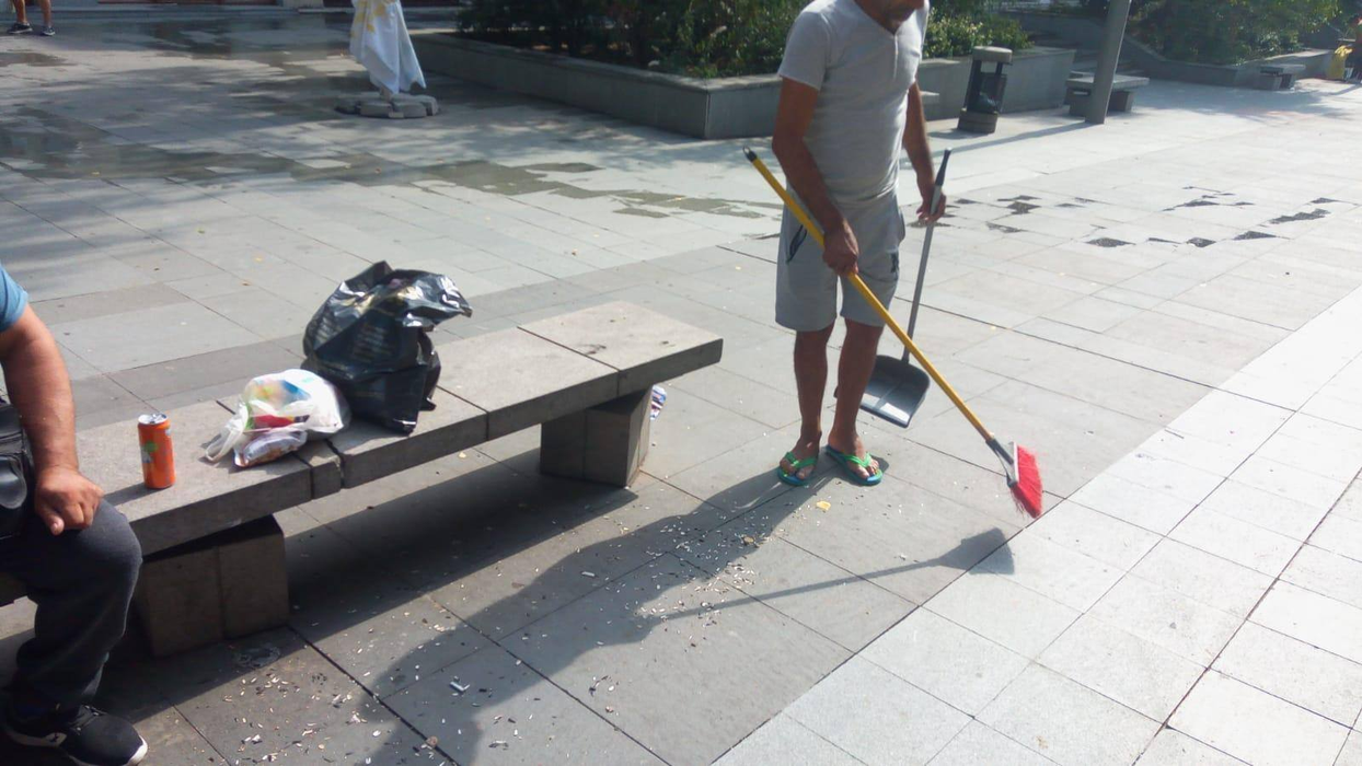 Mătura și fărașul, în afară de amendă