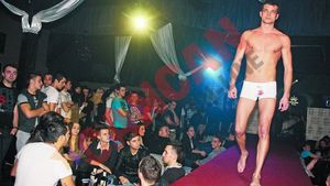 Bote si "Ricky" le-au innebunit pe studentele din Regie