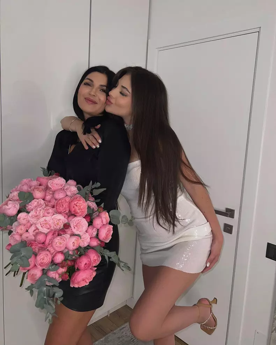 Poți să juri că sunt surori! Cum arată mama Andreei Bostănică? ”Mama Angela” e top