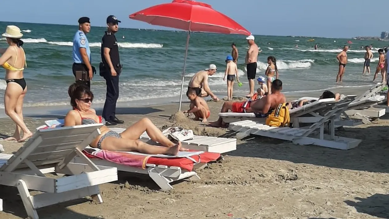 GALERIE FOTO | Poliția și Jandarmeria, la plimbare pe plajă! Nu au dat nicio amendă, deși aveau de ce