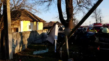 Un bărbat a murit după ce a fost prins sub un mal de pământ, în Râmnicu Vâlcea. Pompierii nu au mai putut face nimic pentru el