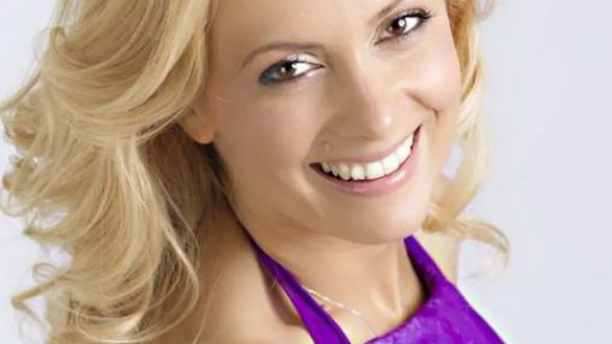 Aparitie SOC, in direct la TV! Simona Gherghe e inca VANATA pe maini! Vezi cum arata