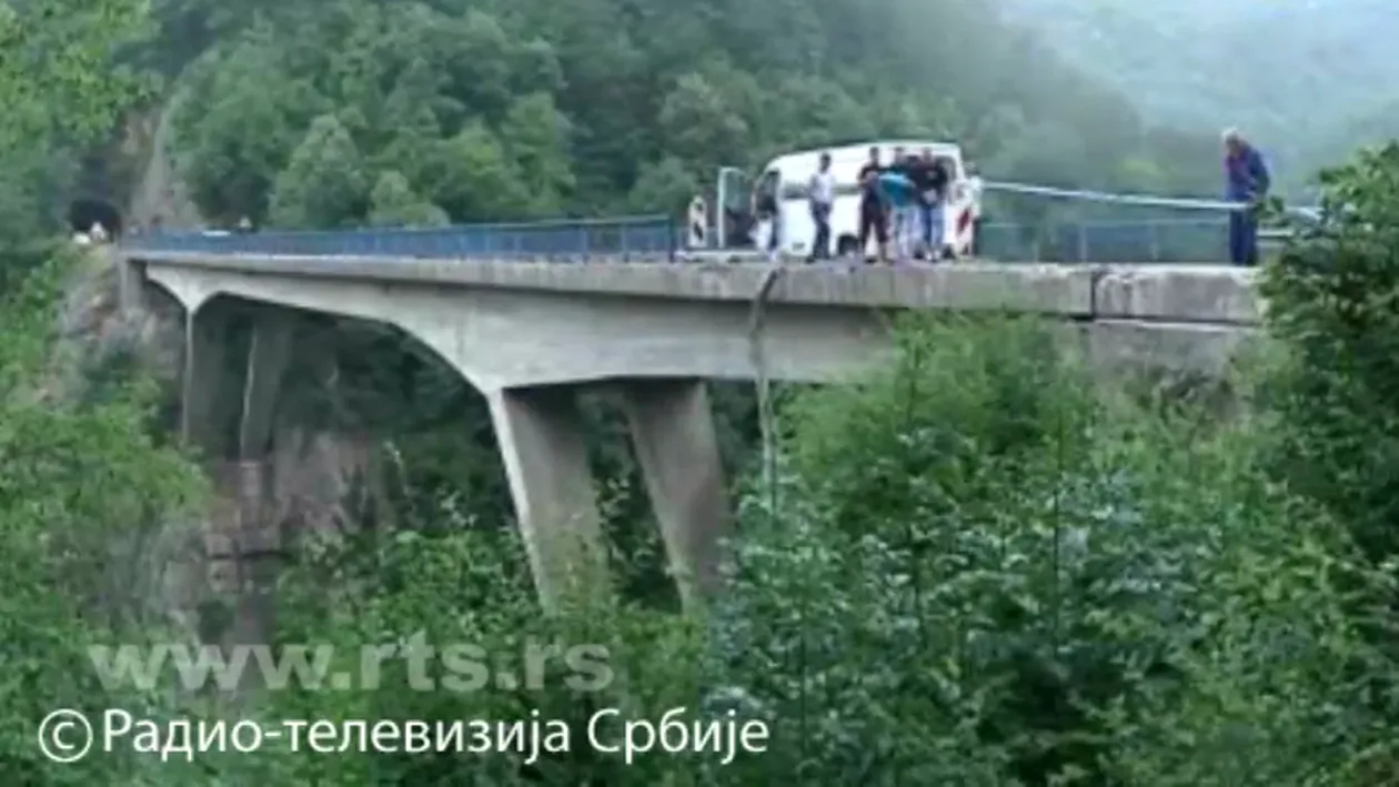 Doi dintre cei 29 de supravietuitori ai accidentului din Muntenegru sunt inca in spital! Afla tot despre starea lor!