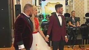 SONIA TRIFAN, la braţul naşului ei, IONIŢĂ de la CLEJANI. Cum a arătat blondina îmbrăcată în rochia albă de mireasă