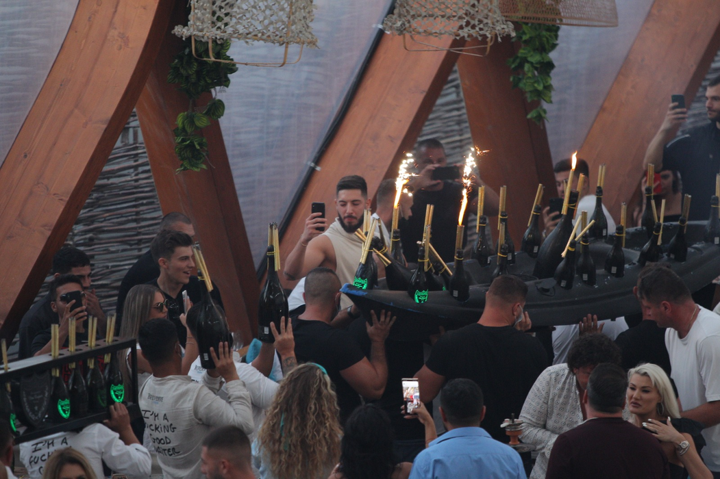 Alexandru Vanghelie, petrecere de 80.000 de euro la Nuba Beach Club © CANCAN.RO