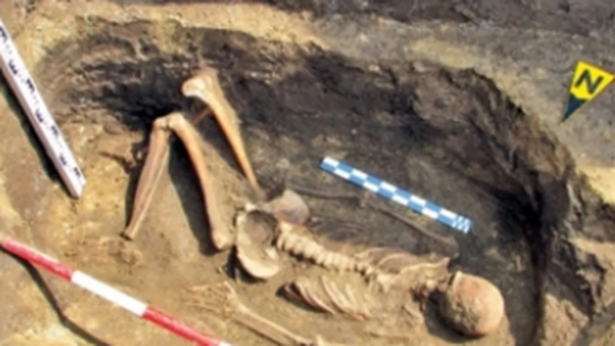 Mormant vechi de 4.500 de ani, descoperit in comuna Aricestii Rahtivani din Prahova