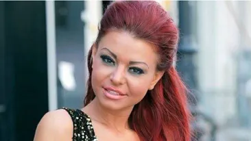 Cu greu o recunosti! Ana Maria Mocanu, blondă, plinută si cu sânii minusculi! Uite cum arăta asistenta păcătoasă acum câtiva ani