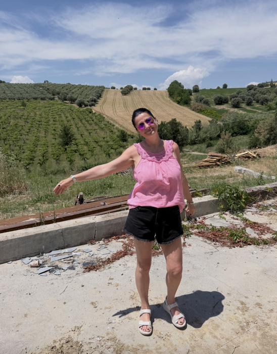Gabriela Cristea și-a demolat casa din Italia. Cum arăta conacul părăsit de 50 de ani, înainte de renovare