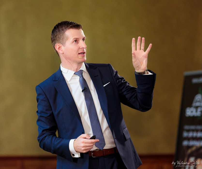 Majoritatea românilor nu au educaţie financiară, spune Lorand Szasz
