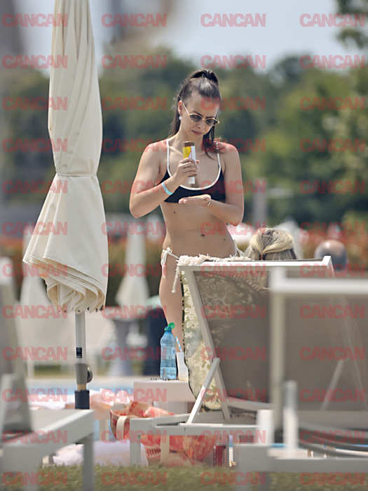 Mara Mareș a pus politica pe pauză și a oferit imaginile zilei, la piscină! Soarele a lovit năprasnic, dar… Show de deputat uns cu toate alifiile… de protecție! 
