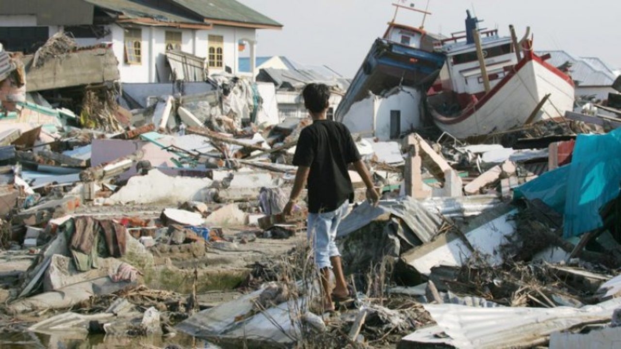 Bilanţul cutremurului urmat de tsunami din Indonezia a ajuns la 1,763 de morţi