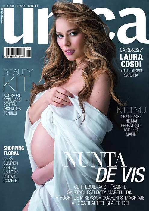 Laura Cosoi a pozat aproape goală cu burtica de gravidă