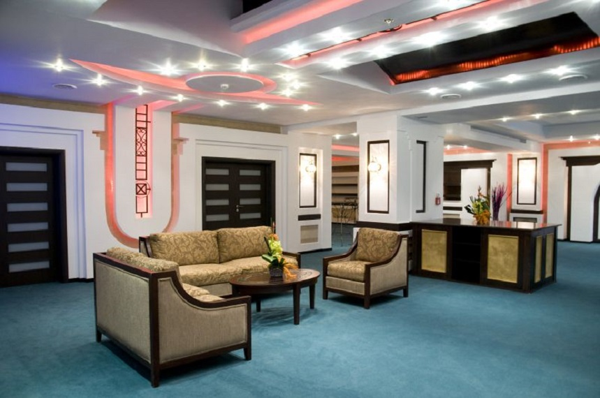 Zona de lounge a "fortăreței" folosite pentru carantină