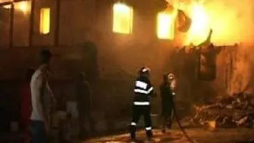 Cinci persoane au fost ranite intr-un incendiu din comuna suceveana Marginea!