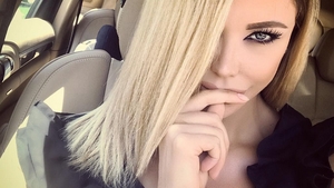 Bianca Drăguşanu şi-a pregătit o colecţie impresionantă de rochii pentru vara asta! Iubita lui Victor Slav întoarce privirile tuturor