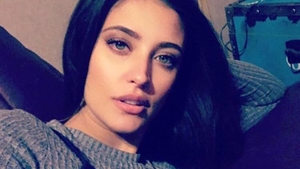 ANTONIA abia a devenit mămică, dar a reuşit să facă pe toată lumea să o ia razna cu formele ei! S-a pozat în lenjerie intimă din dantelă şi...