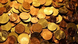 O ai pe acasă, la părinți sau bunici?! Suma ireală cu care se vinde o monedă de 50 de lei, cu chipul lui Alexandru Ioan Cuza, din 1992