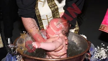 Monica Anghel si-a botezat baietelul