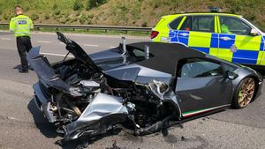 Un bărbat a făcut accident cu Lamborghini la doar 20 de minute după ce și l-a cumpărat! Polițiștii au fost uimiți când au aflat cauza incidentului rutier