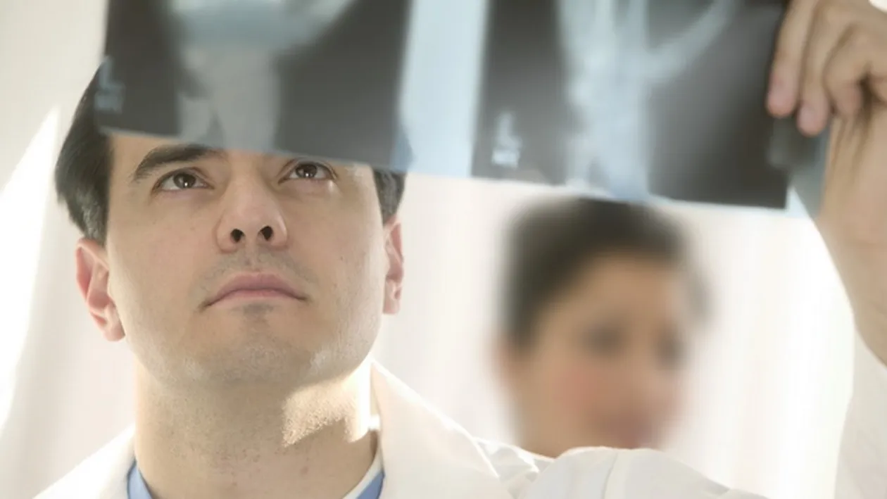 S-a dus la doctor pentru ca nu mai putea sa deschida gura! Cand i-au facut RADIOGRAFIE, medicii au INLEMNIT! Cum a ajuns acolo?