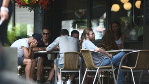 Szukala si Gardos recidiveaza. Vezi cum s-au distrat cei doi fotbalisti in club, pana dimineata, alaturi de doua domnisoare