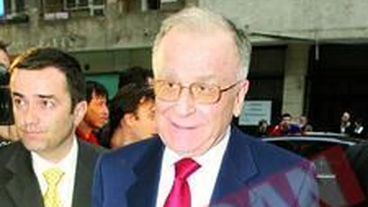 Iliescu a mai identificat un prostanac: Magureanu