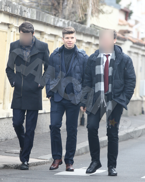 Moştenitoarea uneia dintre cele mai mari averi din România se va înfuria când va privi imaginile acestea! Iubiţelul ”prinţesei Dedeman” i-a dăruit un mega-buchet de flori… fiicei bossului lui