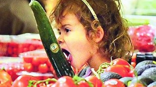 Jessica Alba are ajutor de nadejde! La trei ani, fetita ei face piata